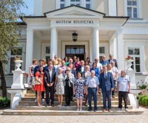 Odsłonięcie tablicy poświęconej doktorowi Pawłowi Olszewskiemu Odsłonięcie tablicy poświęconej doktorowi Pawłowi Olszewskiemu