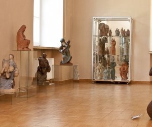 "Dwa Światy - formy ceramiczne Marii Gorełówny i rzeźba w drewnie Jana Markowskiego" - 18 maja - 13 czerwca 2013 "Dwa Światy - formy ceramiczne Marii Gorełówny i rzeźba w drewnie Jana Markowskiego" - 18 maja - 13 czerwca 2013