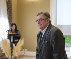 Fotorelacja z wernisażu "Pastelowe wspomnienia: mój makro- i mikroświat"