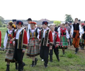 ZIELONE ŚWIĄTKI POD WIATRAKIEM