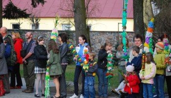 Prezentacja palm na Mszy Świetęj