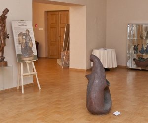 "Dwa Światy - formy ceramiczne Marii Gorełówny i rzeźba w drewnie Jana Markowskiego" - 18 maja - 13 czerwca 2013 "Dwa Światy - formy ceramiczne Marii Gorełówny i rzeźba w drewnie Jana Markowskiego" - 18 maja - 13 czerwca 2013