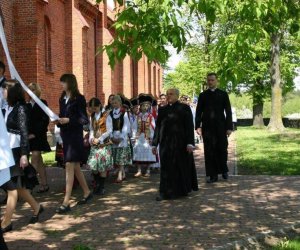 ZIELONE ŚWIĄTKI POD WIATRAKIEM