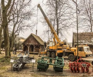 Translokacja spichlerza w zagrodzie leśnej Translokacja spichlerza w zagrodzie leśnej