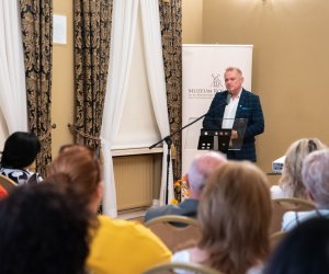 Odsłonięcie tablicy poświęconej doktorowi Pawłowi Olszewskiemu