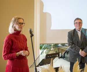 Fotorelacja z wernisażu "Pastelowe wspomnienia: mój makro- i mikroświat"