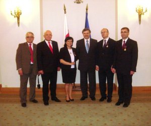 Złoty Krzyż Zasługi dla Dyrektora Muzeum Złoty Krzyż Zasługi dla Dyrektora Muzeum