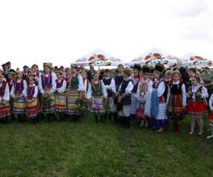 ZIELONE ŚWIĄTKI POD WIATRAKIEM