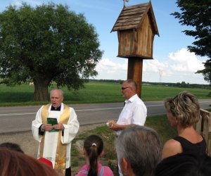 Kapliczka z figurą św. Antoniego w Drewnowie