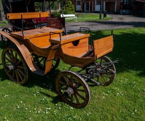 KONSERWACJA ZABYTKOWYCH POJAZDÓW ZAPRZĘGOWYCH ZE ZBIORÓW MUZEUM...