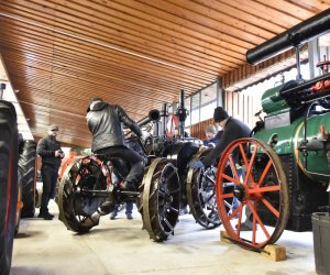 LANZ ACKER-BULLDOG HP 12 KNICKLENKER JUŻ W MUZEUM LANZ ACKER-BULLDOG HP 12 KNICKLENKER JUŻ W MUZEUM