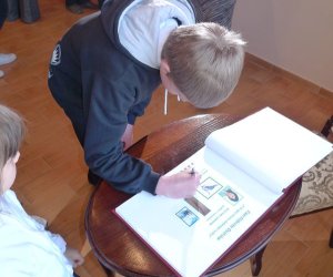 Z drugiej strony zielonego lustra Z drugiej strony zielonego lustra