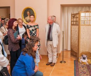 ŚWIAT KOBIECY W CZASACH OŚWIECENIA