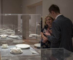 PORCELANA Z POLSKIM ORŁEM. Serwisy Prezydenta Mościckiego i zastawy reprezentacyjne w czasach II Rzeczypospolitej - fotorelacja PORCELANA Z POLSKIM ORŁEM. Serwisy Prezydenta Mościckiego i zastawy reprezentacyjne w czasach II Rzeczypospolitej - fotorelacja
