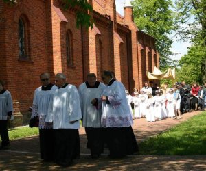 ZIELONE ŚWIĄTKI POD WIATRAKIEM