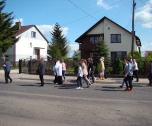 Zwyczaj święcenia pól – dawniej i dzisiaj… Zwyczaj święcenia pól – dawniej i dzisiaj…