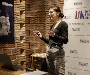 Kobiece oblicza historii. Seminarium "Prezentacja Cyfrowej Kolekcji Historii Kobiet" - 15-16 kwietnia 2024 r. Kobiece oblicza historii. Seminarium "Prezentacja Cyfrowej Kolekcji Historii Kobiet" - 15-16 kwietnia 2024 r.