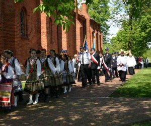 ZIELONE ŚWIĄTKI POD WIATRAKIEM