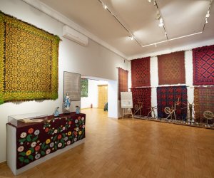 Nowa wystawa - "O wątku i osnowie. Tkaniny z kolekcji Muzeum Rolnictwa im. ks. Krzysztofa Kluka w Ciechanowcu." 20.03. - 02.06.2023 r. Nowa wystawa - "O wątku i osnowie. Tkaniny z kolekcji Muzeum Rolnictwa im. ks. Krzysztofa Kluka w Ciechanowcu." 20.03. - 02.06.2023 r.