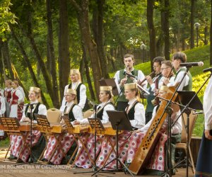 Podlaska Oktawa Kultur 2013 - występ ZPiT Uniwersytetu Wileńskiego w Muzeum Rolnictwa - fotorelacja Podlaska Oktawa Kultur 2013 - występ ZPiT Uniwersytetu Wileńskiego w Muzeum Rolnictwa - fotorelacja