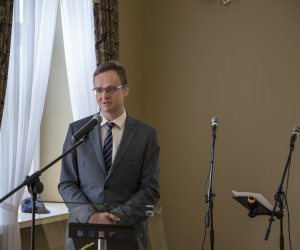 PORCELANA Z POLSKIM ORŁEM. Serwisy Prezydenta Mościckiego i zastawy reprezentacyjne w czasach II Rzeczypospolitej - fotorelacja PORCELANA Z POLSKIM ORŁEM. Serwisy Prezydenta Mościckiego i zastawy reprezentacyjne w czasach II Rzeczypospolitej - fotorelacja