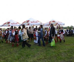 ZIELONE ŚWIĄTKI POD WIATRAKIEM ZIELONE ŚWIĄTKI POD WIATRAKIEM