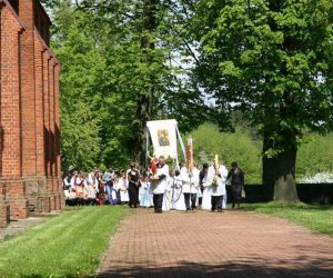 ZIELONE ŚWIĄTKI POD WIATRAKIEM