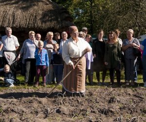 JESIEŃ W POLU I ZAGRODZIE w ramach Europejskich Dni Dziedzictwa 18 września 2016 r. JESIEŃ W POLU I ZAGRODZIE w ramach Europejskich Dni Dziedzictwa 18 września 2016 r.