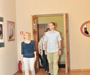 Baśniowa Kraina – Ceramika Ewy Wołk i malarstwo Andrzeja Kuhna Baśniowa Kraina – Ceramika Ewy Wołk i malarstwo Andrzeja Kuhna