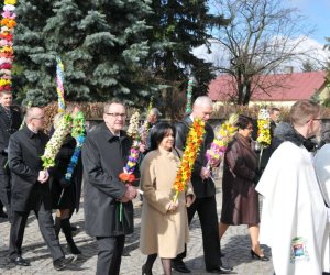 Niedziela Palmowa Rozstrzygnięcie XV Konkursu na Wykonanie Palmy Wielkanocnej Niedziela Palmowa Rozstrzygnięcie XV Konkursu na Wykonanie Palmy Wielkanocnej