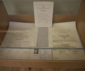 Fotorelaja z oddsłonięcia tablicy pamiątkowej poświęconej prof. dr hab. Janowi Tropile Fotorelaja z oddsłonięcia tablicy pamiątkowej poświęconej prof. dr hab. Janowi Tropile