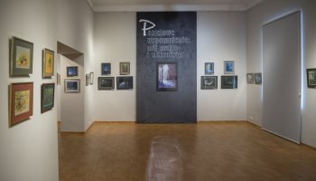 Fotorelacja z wernisażu "Pastelowe wspomnienia: mój makro- i mikroświat"