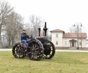 LANZ ACKER-BULLDOG HP 12 KNICKLENKER JUŻ W MUZEUM LANZ ACKER-BULLDOG HP 12 KNICKLENKER JUŻ W MUZEUM