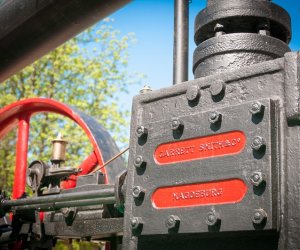 W dniu 4 maja br. Muzeum Rolnictwa odwiedził Prezydent RP Bronisław Komorowski. Przyjechał do Ciechanowca z niezapowiedzianą, prywatną wizytą. Jak sam przyznał, jednym z powodów przybycia, była chęć pokazania wnukom naszej kolekcji zabytkowych ciągników. W dniu 4 maja br. Muzeum Rolnictwa odwiedził Prezydent RP Bronisław Komorowski. Przyjechał do Ciechanowca z niezapowiedzianą, prywatną wizytą. Jak sam przyznał, jednym z powodów przybycia, była chęć pokazania wnukom naszej kolekcji zabytkowych ciągników.