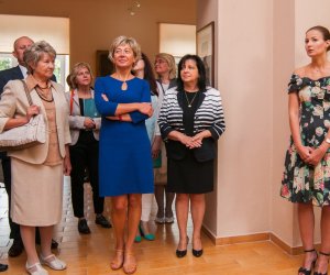 ŚWIAT KOBIECY W CZASACH OŚWIECENIA