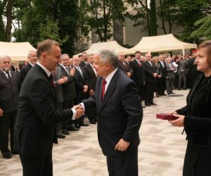 Złoty Krzyż Zasługi dla Dyrektora Muzeum Złoty Krzyż Zasługi dla Dyrektora Muzeum