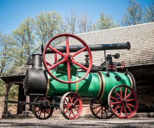 W dniu 4 maja br. Muzeum Rolnictwa odwiedził Prezydent RP Bronisław Komorowski. Przyjechał do Ciechanowca z niezapowiedzianą, prywatną wizytą. Jak sam przyznał, jednym z powodów przybycia, była chęć pokazania wnukom naszej kolekcji zabytkowych ciągników. W dniu 4 maja br. Muzeum Rolnictwa odwiedził Prezydent RP Bronisław Komorowski. Przyjechał do Ciechanowca z niezapowiedzianą, prywatną wizytą. Jak sam przyznał, jednym z powodów przybycia, była chęć pokazania wnukom naszej kolekcji zabytkowych ciągników.