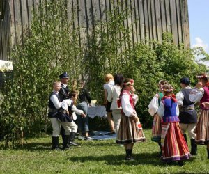 ZIELONE ŚWIĄTKI POD WIATRAKIEM