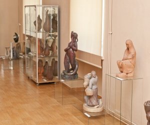 "Dwa Światy - formy ceramiczne Marii Gorełówny i rzeźba w drewnie Jana Markowskiego" - 18 maja - 13 czerwca 2013 "Dwa Światy - formy ceramiczne Marii Gorełówny i rzeźba w drewnie Jana Markowskiego" - 18 maja - 13 czerwca 2013