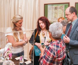 ŚWIAT KOBIECY W CZASACH OŚWIECENIA