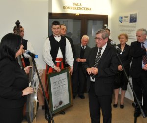 Wystawa z okazji jubileuszu 50-lecia Muzeum i 30 lat współpracy z SGGW pt."50 lat Muzeum Rolnictwa im. ks. Krzysztofa Kluka w Ciechanowcu" Wystawa z okazji jubileuszu 50-lecia Muzeum i 30 lat współpracy z SGGW pt."50 lat Muzeum Rolnictwa im. ks. Krzysztofa Kluka w Ciechanowcu"