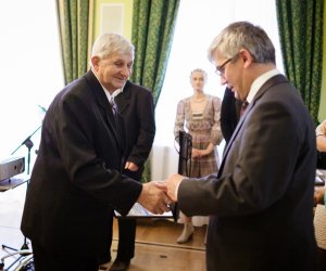 Podsumowanie Konkursu na Najlepiej Zachowany Zabytek Wiejskiego Budownictwa Drewnianego w Województwie Podlaskim w 2013 roku Podsumowanie Konkursu na Najlepiej Zachowany Zabytek Wiejskiego Budownictwa Drewnianego w Województwie Podlaskim w 2013 roku