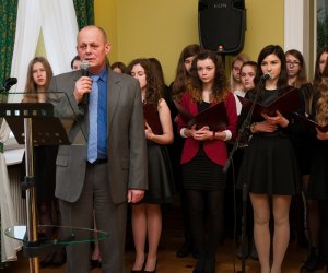 PO RAZ TRZECI W MUZEALNYCH MURACH TWÓRCZOŚĆ UCZNIÓW OGÓLNOKSZTAŁCĄCEJ SZKOŁY SZTUK PIĘKNYCH W CIECHANOWCU