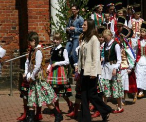 ZIELONE ŚWIĄTKI POD WIATRAKIEM ZIELONE ŚWIĄTKI POD WIATRAKIEM