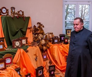WSZYSTKO MA SWÓJ CZAS. ZEGARY KS. JANA GROCHOWSKIEGO