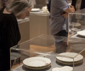 PORCELANA Z POLSKIM ORŁEM. Serwisy Prezydenta Mościckiego i zastawy reprezentacyjne w czasach II Rzeczypospolitej - fotorelacja PORCELANA Z POLSKIM ORŁEM. Serwisy Prezydenta Mościckiego i zastawy reprezentacyjne w czasach II Rzeczypospolitej - fotorelacja