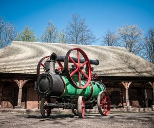 W dniu 4 maja br. Muzeum Rolnictwa odwiedził Prezydent RP Bronisław Komorowski. Przyjechał do Ciechanowca z niezapowiedzianą, prywatną wizytą. Jak sam przyznał, jednym z powodów przybycia, była chęć pokazania wnukom naszej kolekcji zabytkowych ciągników. W dniu 4 maja br. Muzeum Rolnictwa odwiedził Prezydent RP Bronisław Komorowski. Przyjechał do Ciechanowca z niezapowiedzianą, prywatną wizytą. Jak sam przyznał, jednym z powodów przybycia, była chęć pokazania wnukom naszej kolekcji zabytkowych ciągników.