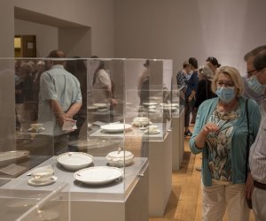 PORCELANA Z POLSKIM ORŁEM. Serwisy Prezydenta Mościckiego i zastawy reprezentacyjne w czasach II Rzeczypospolitej - fotorelacja PORCELANA Z POLSKIM ORŁEM. Serwisy Prezydenta Mościckiego i zastawy reprezentacyjne w czasach II Rzeczypospolitej - fotorelacja