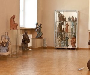 "Dwa Światy - formy ceramiczne Marii Gorełówny i rzeźba w drewnie Jana Markowskiego" - 18 maja - 13 czerwca 2013 "Dwa Światy - formy ceramiczne Marii Gorełówny i rzeźba w drewnie Jana Markowskiego" - 18 maja - 13 czerwca 2013