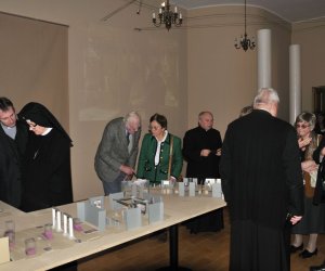 „WYSTAWY, WYSTAWY... NAJCIEKAWSZE EKSPOZYCJE Z OSTATNICH LAT W ZAMKU KRÓLEWSKIM W WARSZAWIE” „WYSTAWY, WYSTAWY... NAJCIEKAWSZE EKSPOZYCJE Z OSTATNICH LAT W ZAMKU KRÓLEWSKIM W WARSZAWIE”